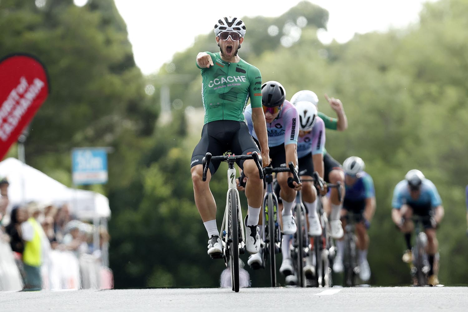 Graeme Frislie wins the 2023 Mens Elite CITROËN Bay Crits at Eastern Gardens Geelong on Monday, Jan 2, 2023.(Photo by Con CHRONIS)